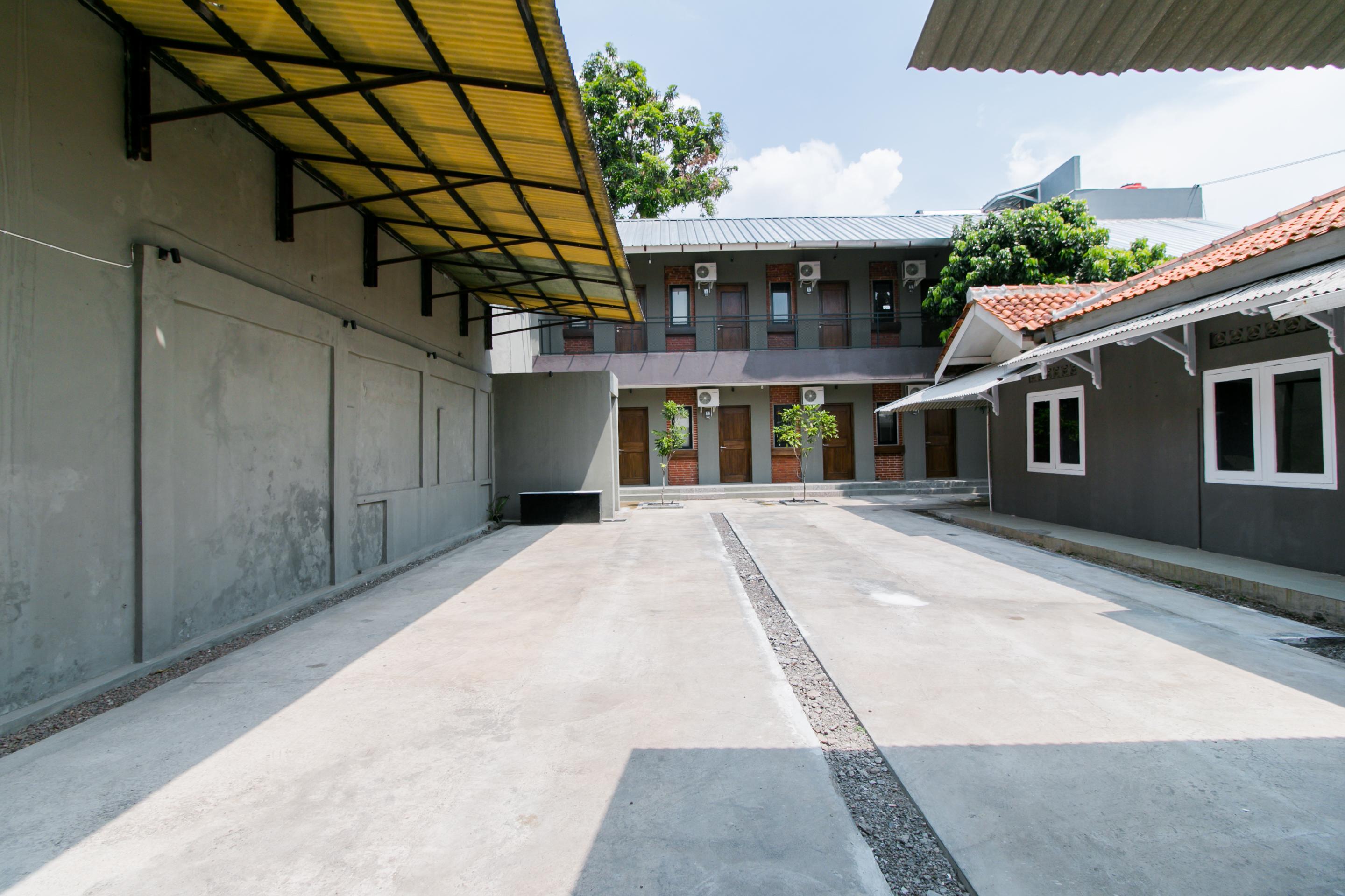 Capital O 1898 Louise Place Cianjur Esterno foto