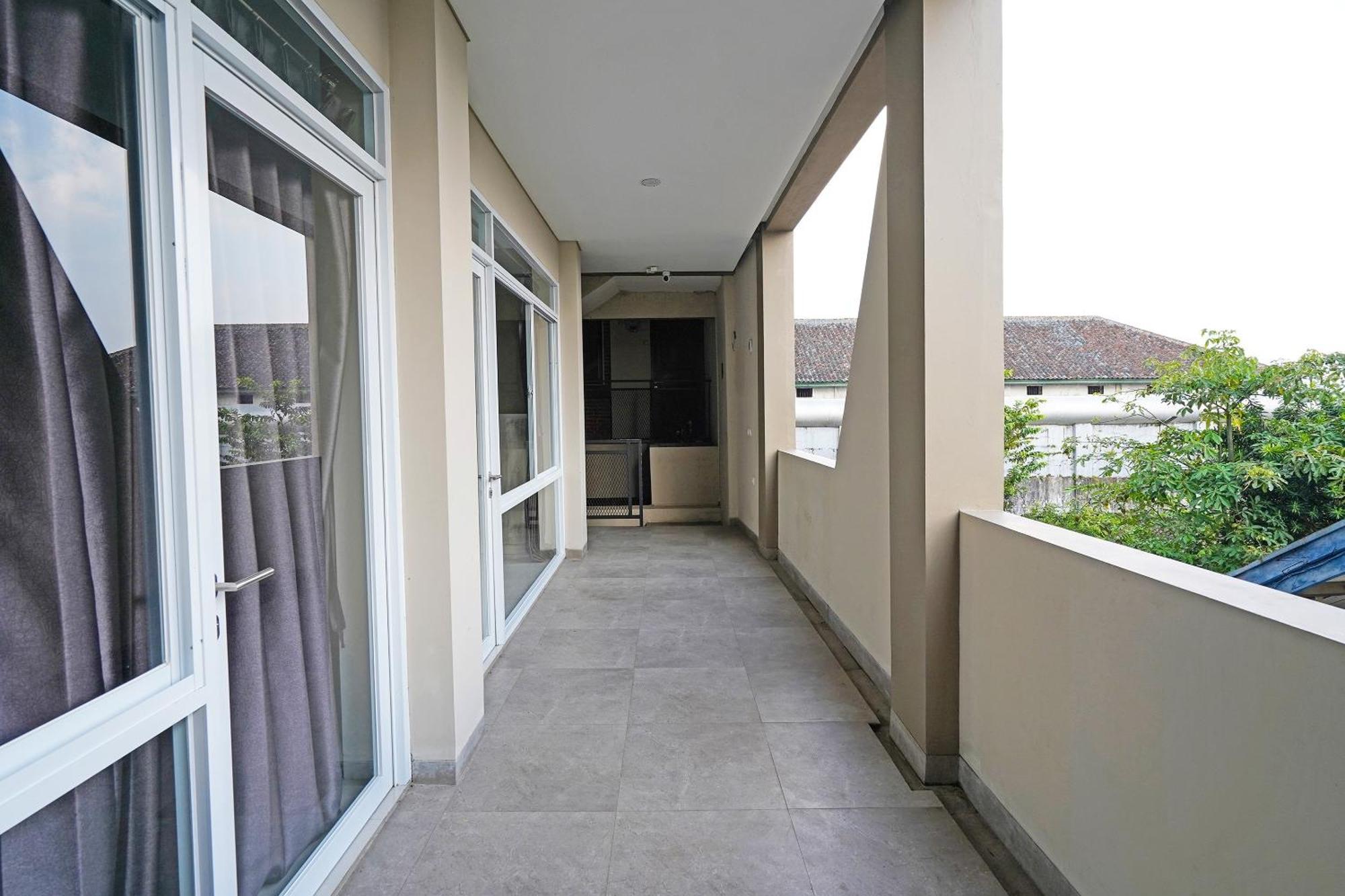 Capital O 1898 Louise Place Cianjur Esterno foto
